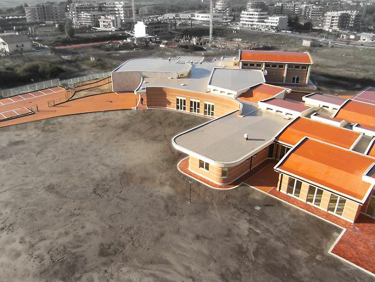 Una veduta aerea del complesso scolastico intitolato a Sergio Bonelli.