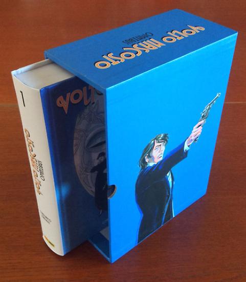 Volto Nascosto Omnibus 1 e il suo cofanetto raccoglitore.