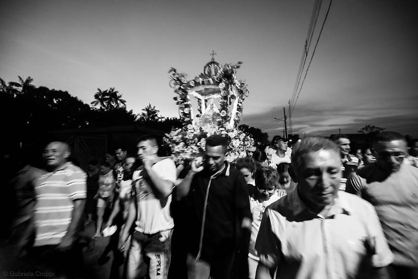 Calçoene, Macapà, Brasile Garrafinha,  custode del sito Megalitico di Calçoene La processione dell'8 dicembre, Nossa Senhora da Conceiçao.