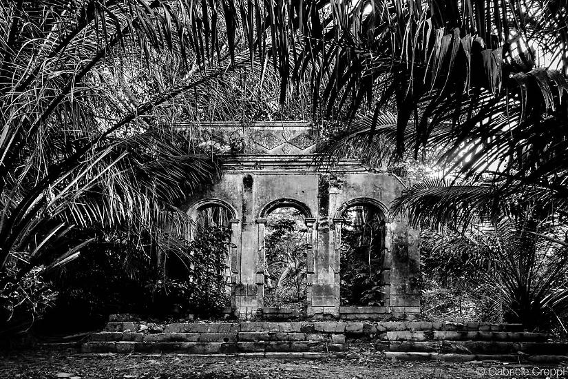 Velho Airão, città fantasma a Nord-Ovest di Manaus lungo il corso del Rio Negro.
