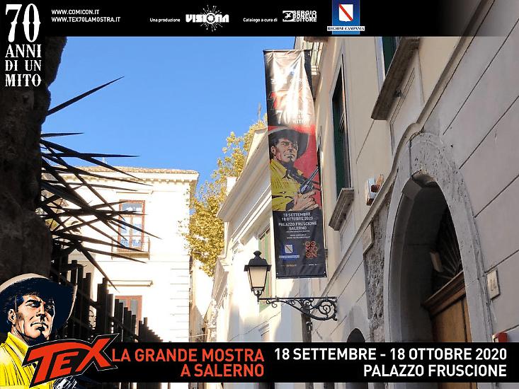 L'esterno di Palazzo Fruscione con lo stendardo dedicato a Tex!
