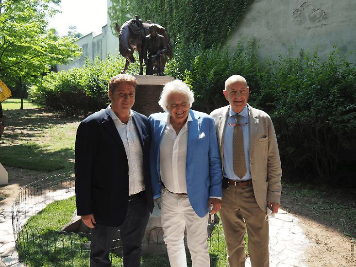 Il direttore generale SBE, Davide Bonelli, Giorgio Bonelli e l'amministratore delegato SBE, Giulio Terzaghi.